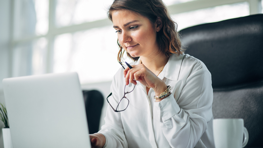 woman at desk with laptop