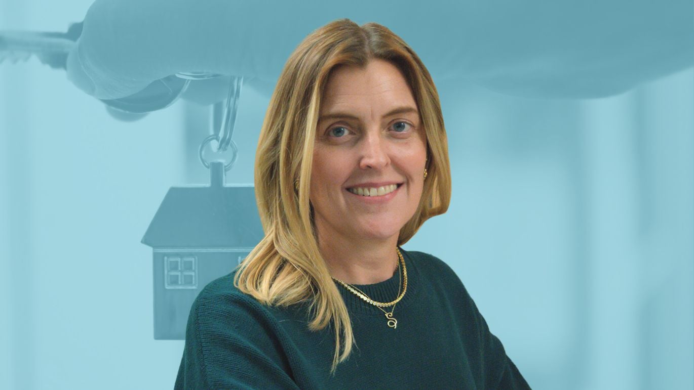 Video thumbnail featuring a person in business attire, with a house-shaped keychain and keys displayed in the background.